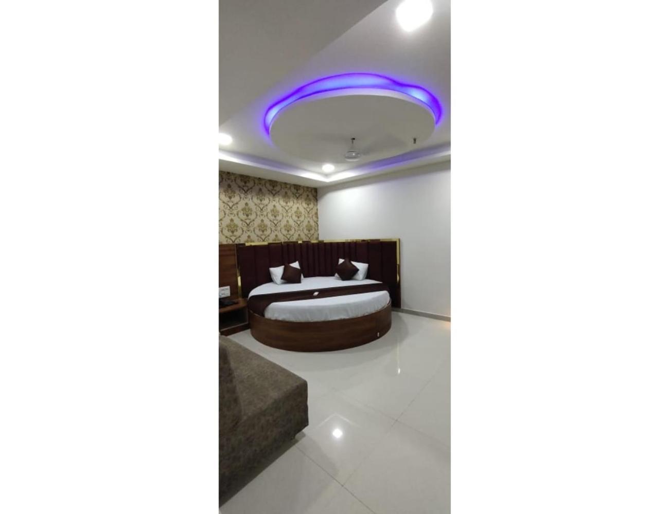 Hotel Paradise, Naroda Ahmadabad Zewnętrze zdjęcie